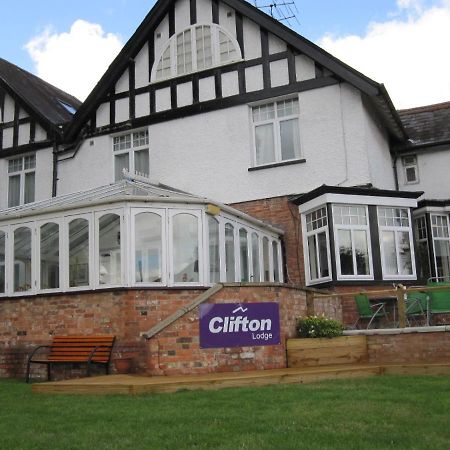 Clifton Lodge Hotel High Wycombe Buitenkant foto