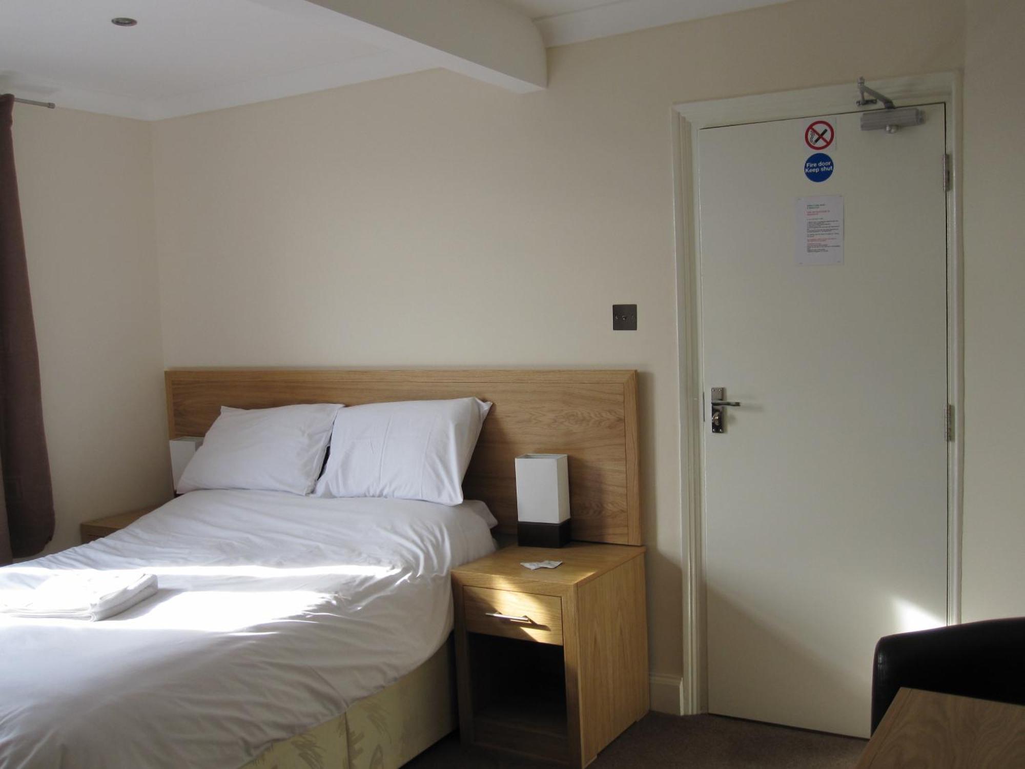 Clifton Lodge Hotel High Wycombe Buitenkant foto