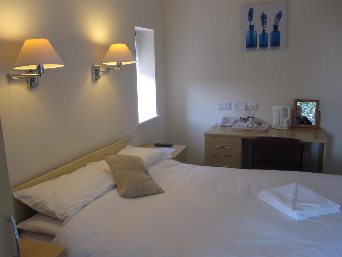 Clifton Lodge Hotel High Wycombe Buitenkant foto