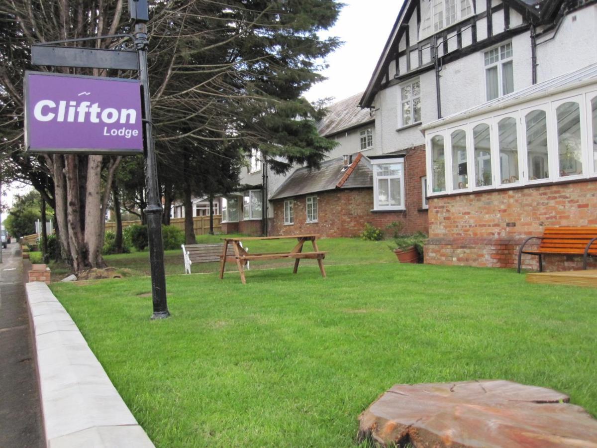 Clifton Lodge Hotel High Wycombe Buitenkant foto